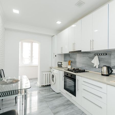 Ultra Centr Chisinau Luxrent Apartment Ngoại thất bức ảnh