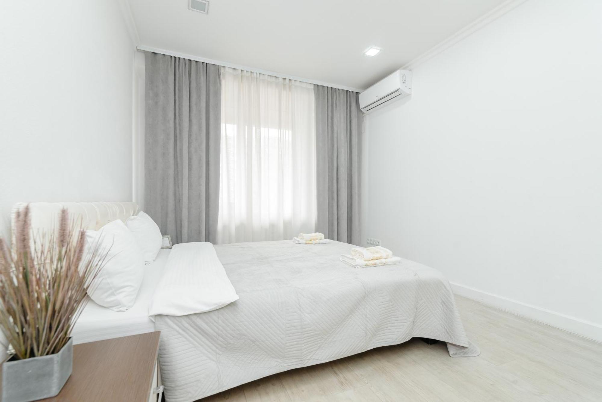 Ultra Centr Chisinau Luxrent Apartment Ngoại thất bức ảnh